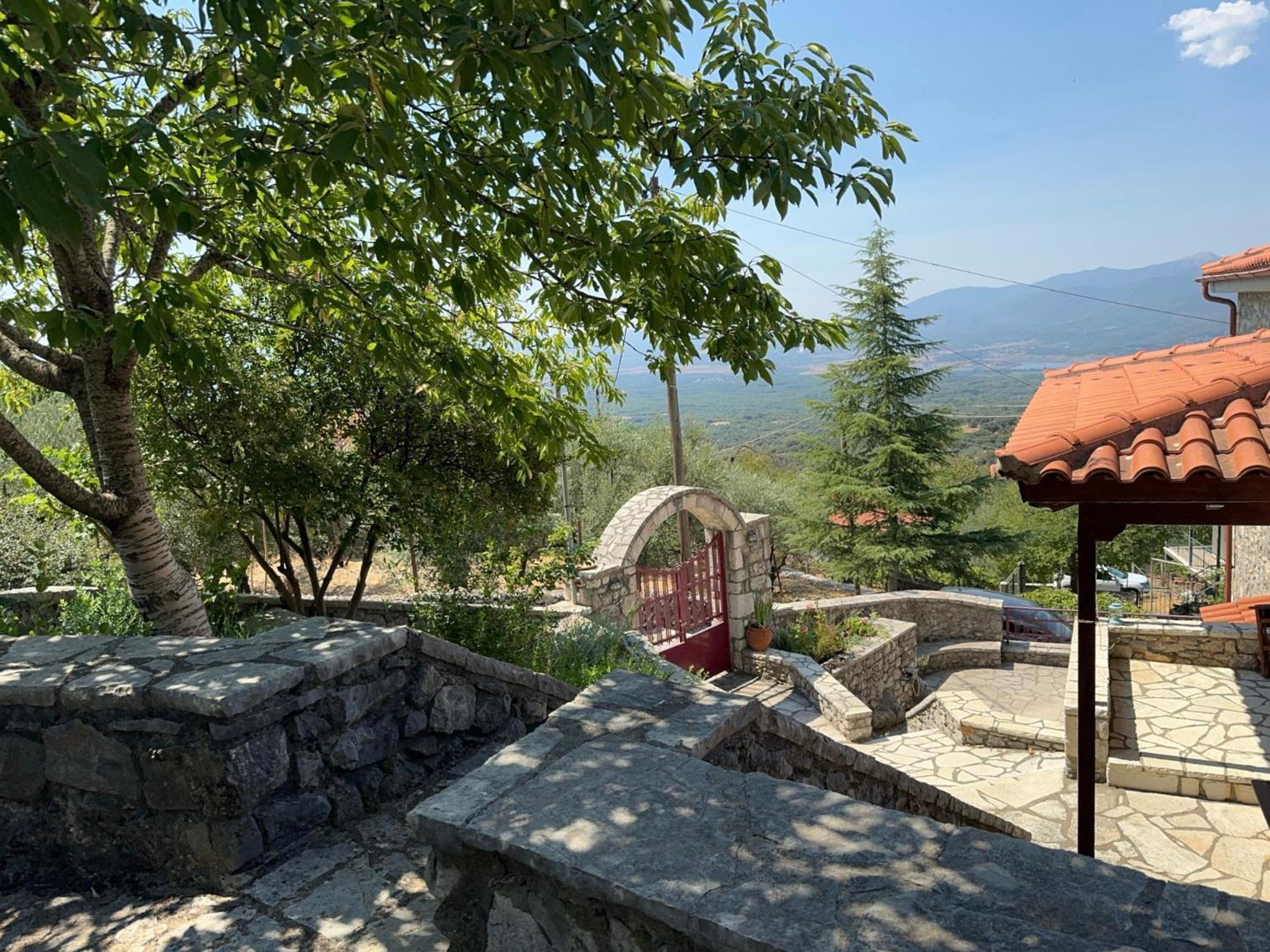 Terra Petra At Psari Trikolonon Gortynia Psárion