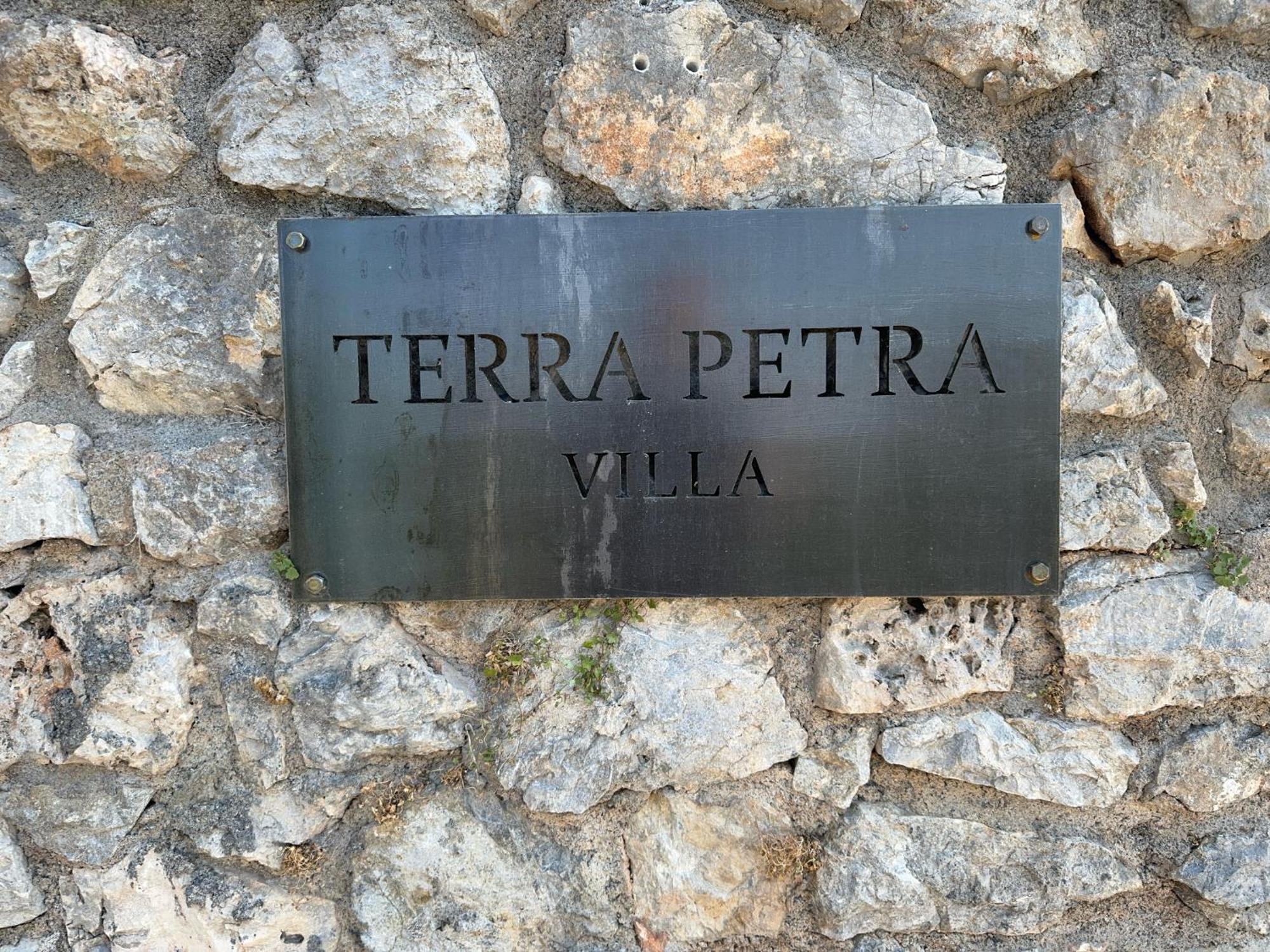 Terra Petra At Psari Trikolonon Gortynia * Psárion
